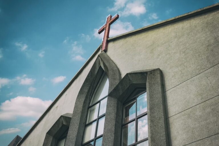 How to Choose a Church If You’re Moving to a New Neighborhood
