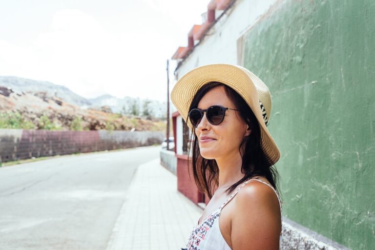 5 Signs You Need to Wear Prescription Sunglasses