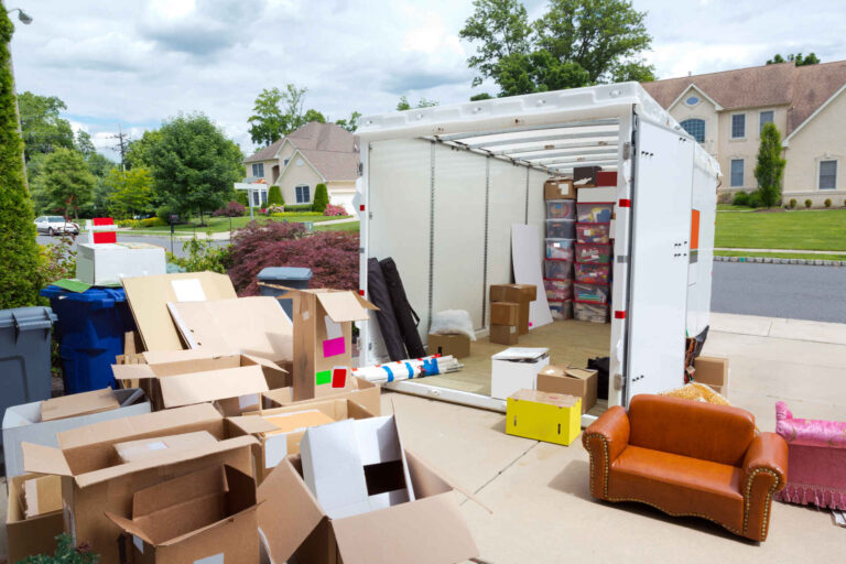 5 Ways a Portable Storage Unit is Better Than a Moving Company 